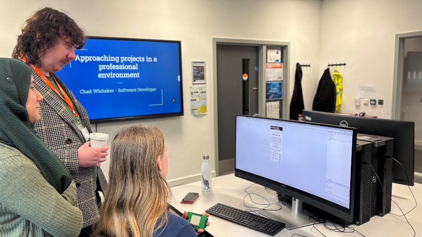 A group of people looking at a screen

AI-generated content may be incorrect.