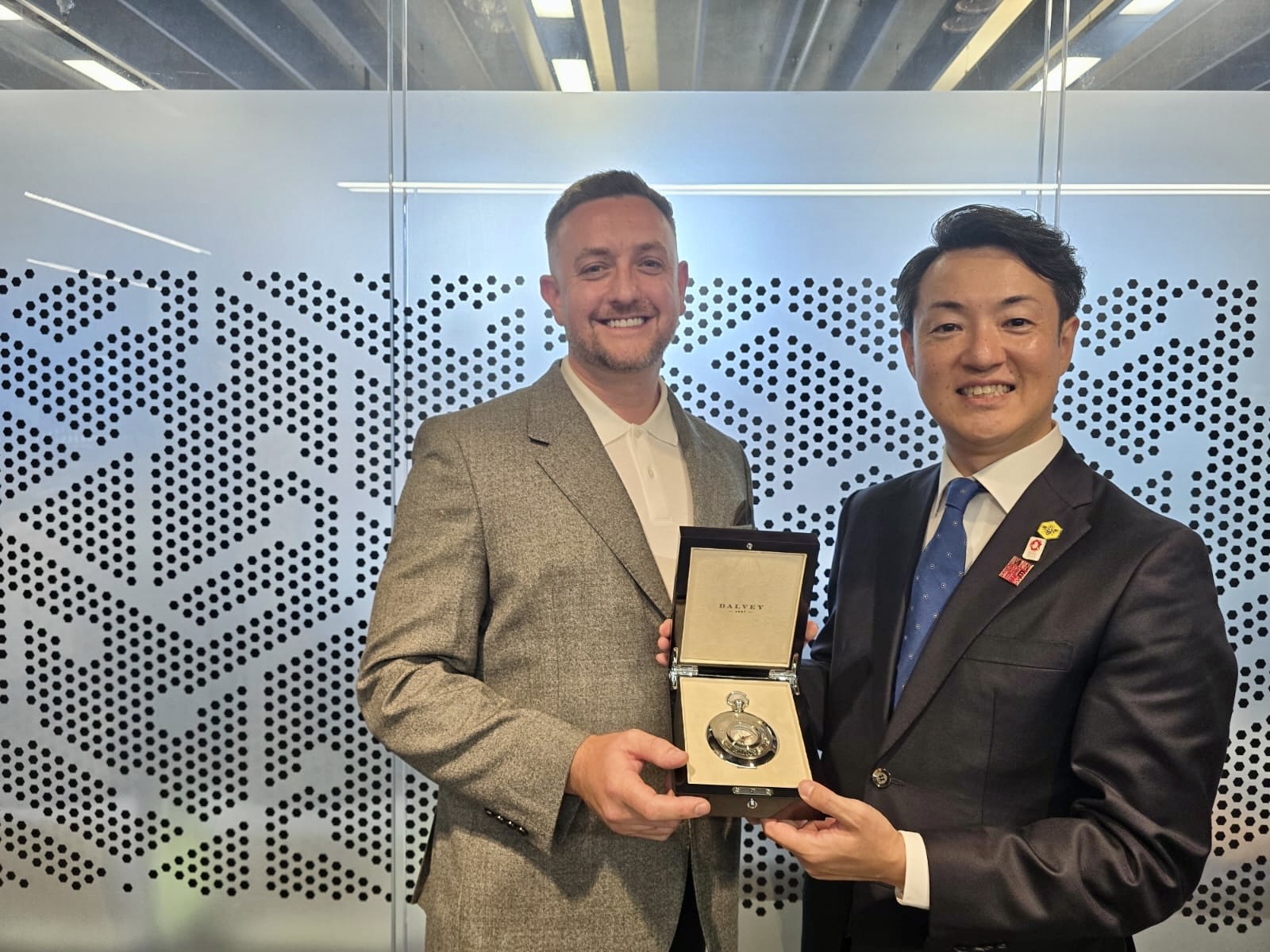 David Taylor, founder and Managing Director of Aruga Cyber, and the Mayor of Osaka Hideyuki Yokoyama