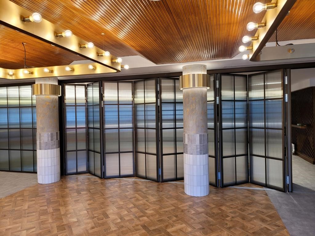Glass Moveable Wall