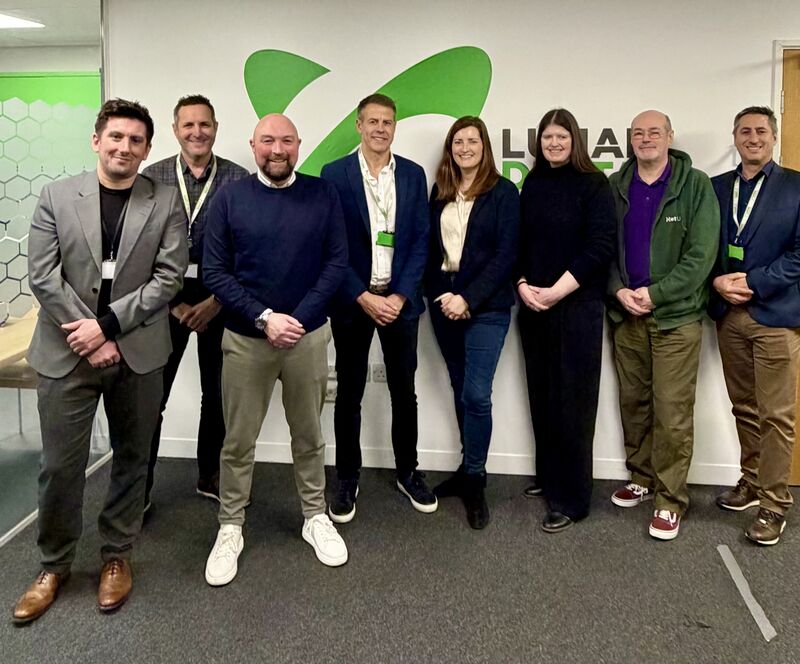 Team LINX & Lunar at their facility